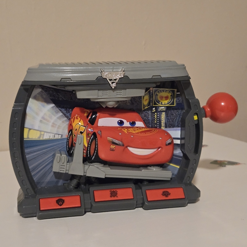 Cars Lightning McQueen Playset with Red Car